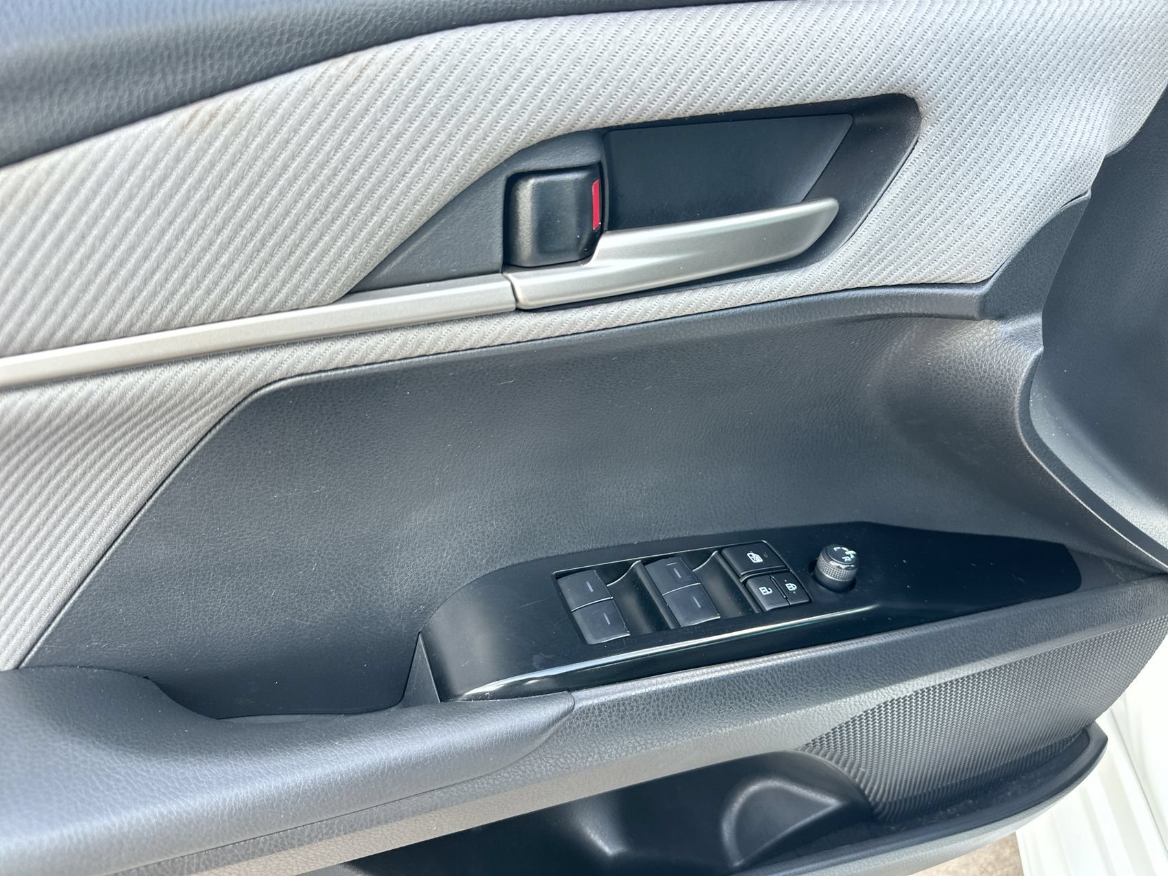 Used 2025 Toyota Camry SE FWD image 13