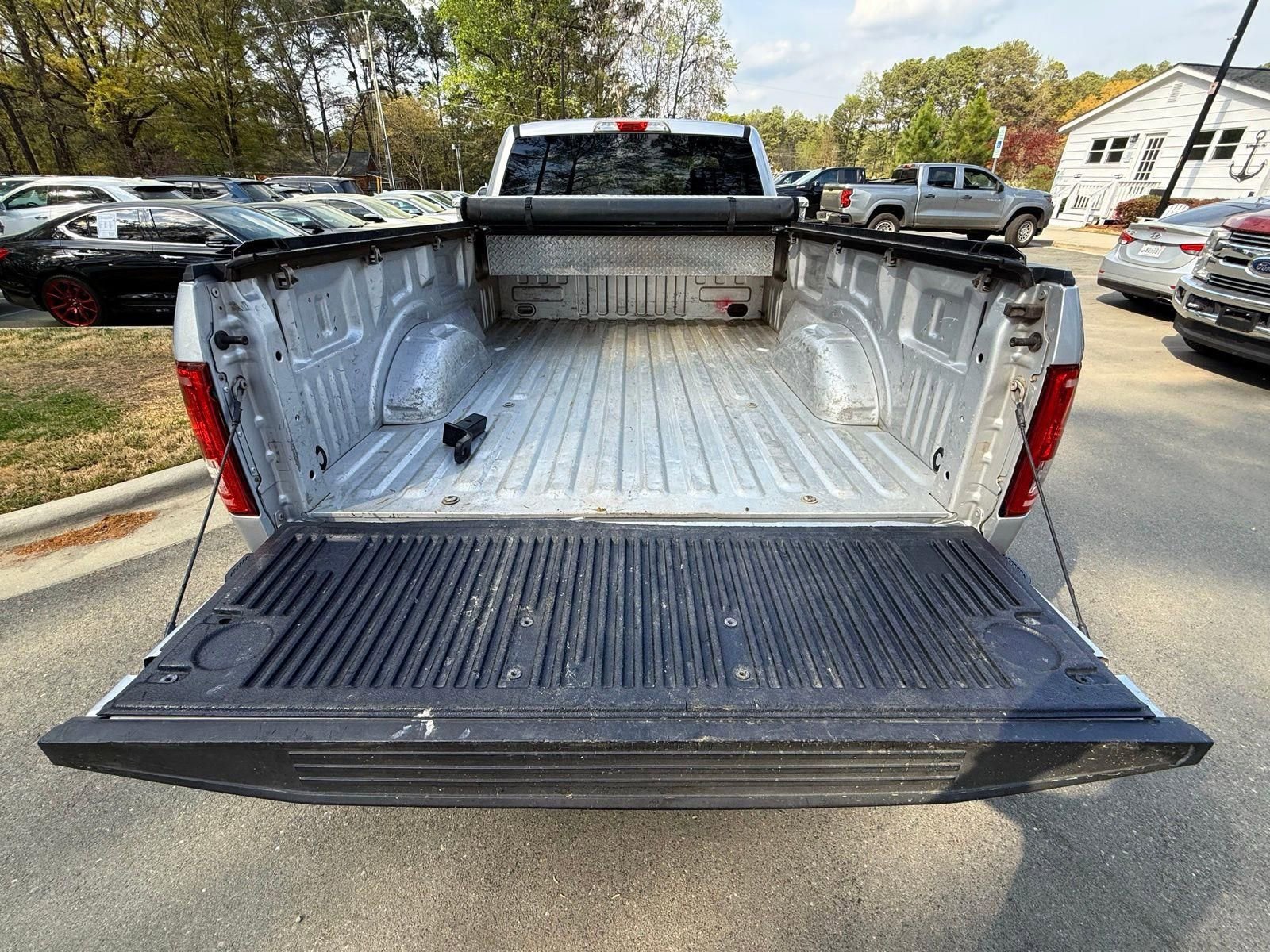 Used 2017 Ford F150 XLT w/ Heavy-Duty Payload Package AWD/4WD image 12