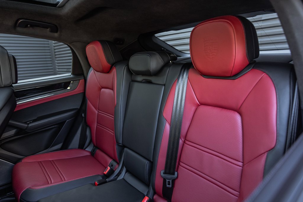 Certified 2025 Porsche Cayenne GTS image 17