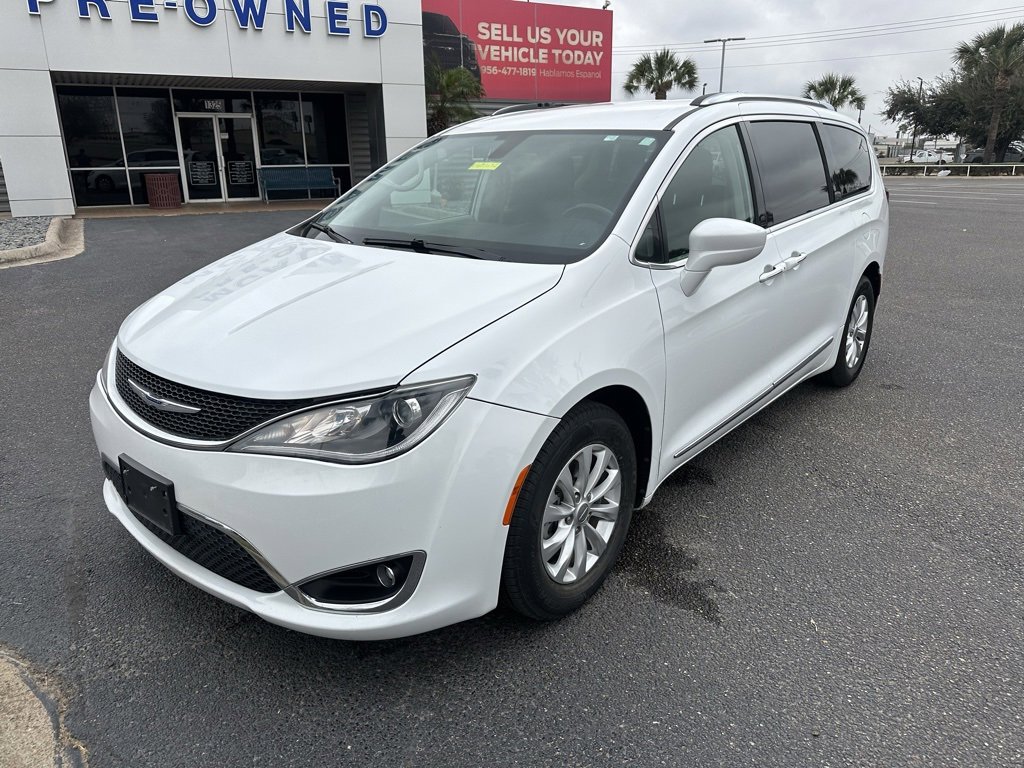 Used 2019 Chrysler Pacifica Touring-L image 2