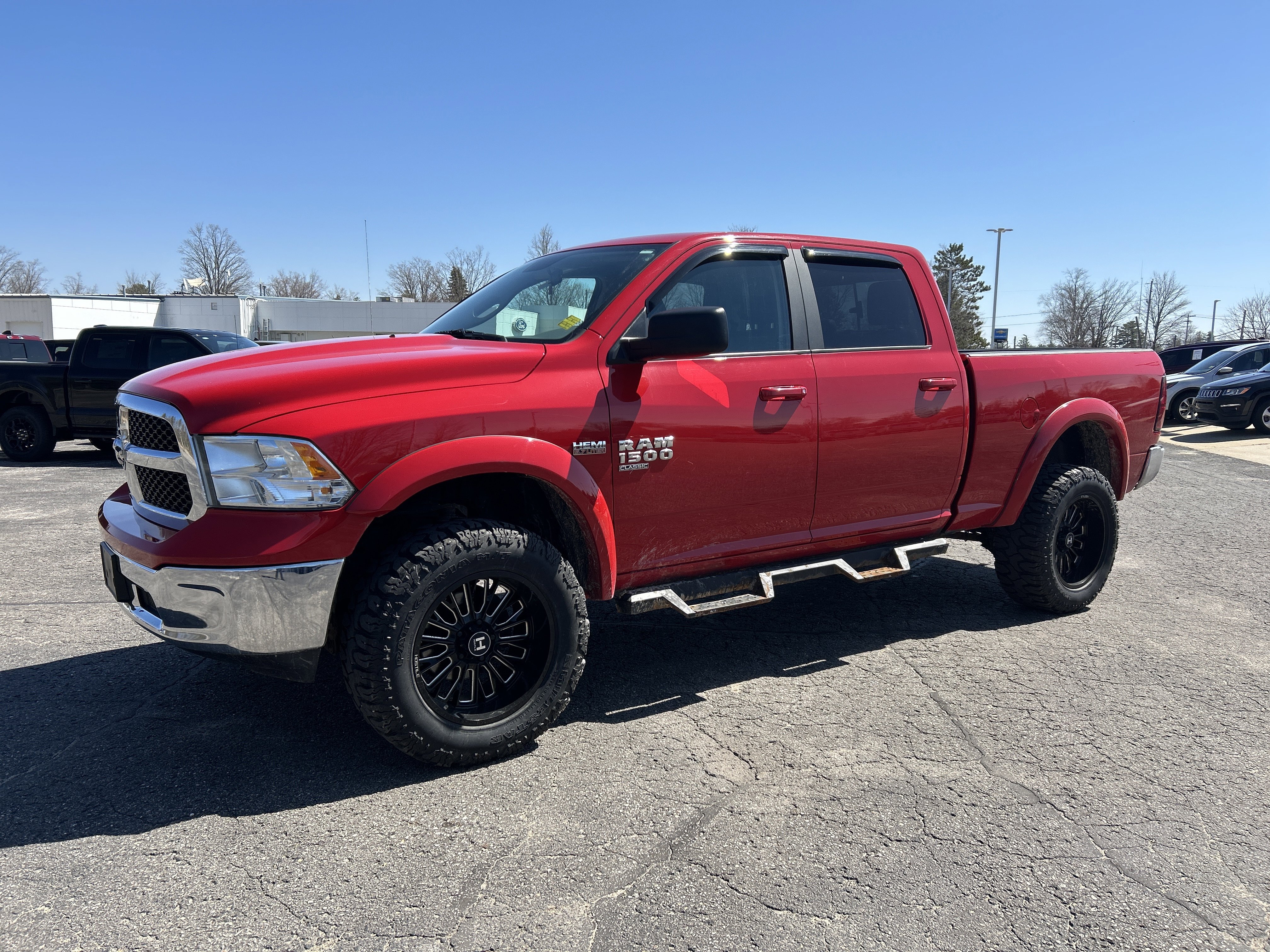 Used 2019 RAM 1500 Classic SLT AWD/4WD image 8