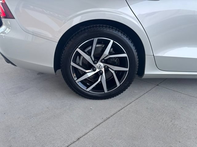 Used 2020 Volvo S60 T6 Momentum AWD/4WD image 9