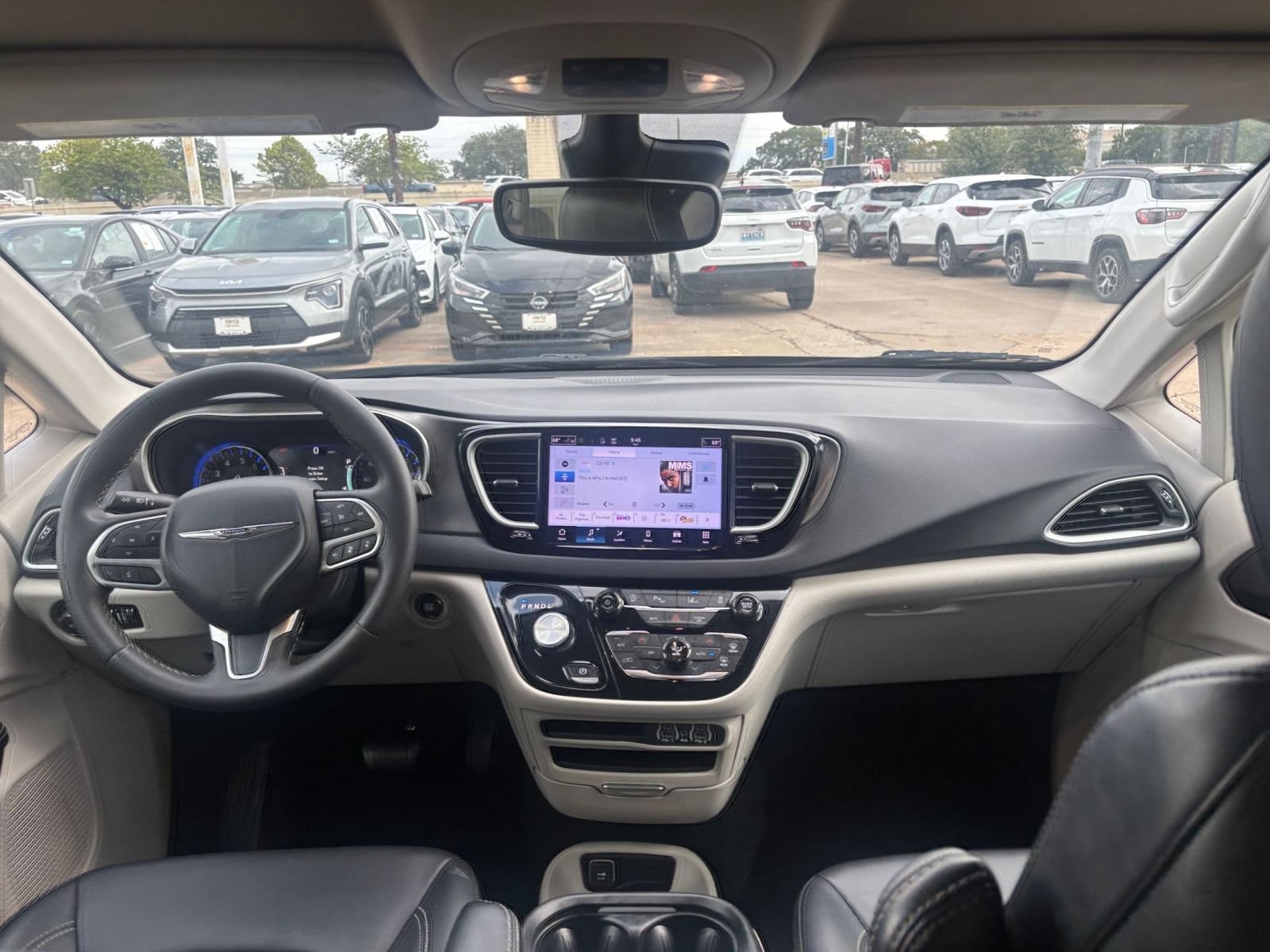 Used 2024 Chrysler Pacifica Touring-L FWD image 35