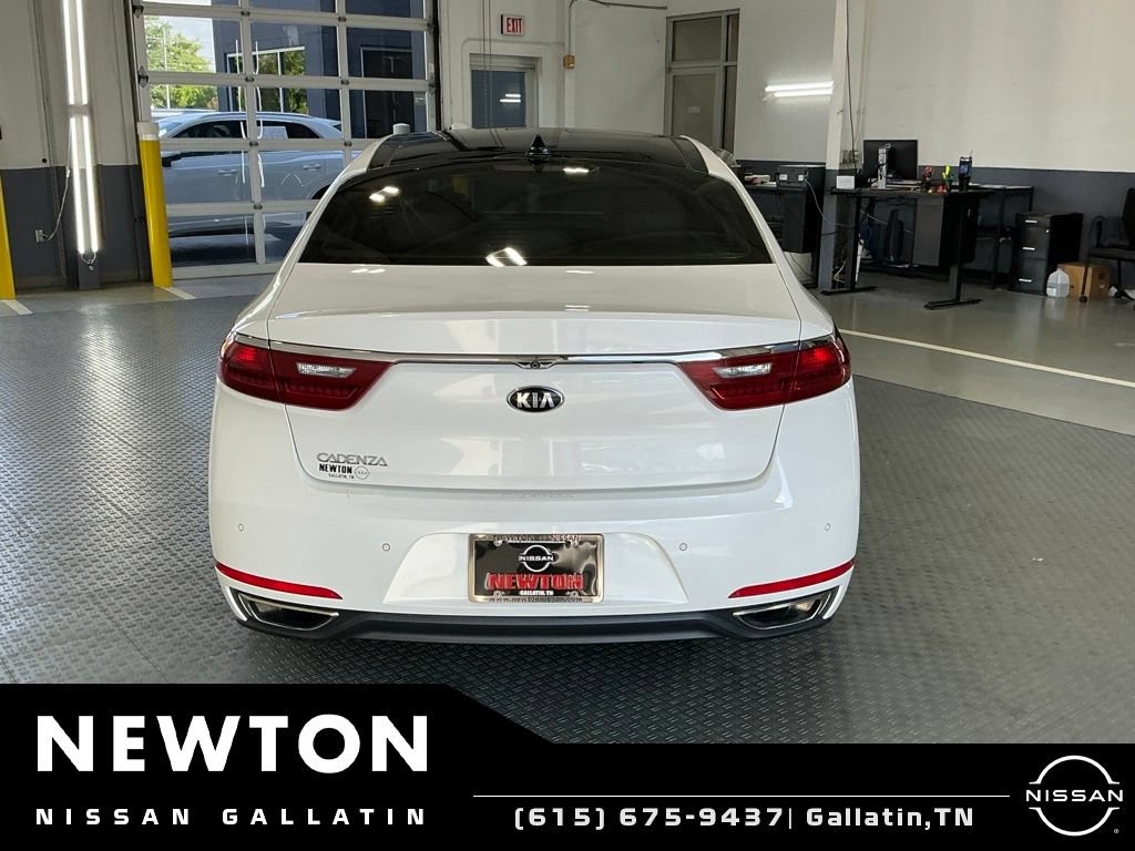 Used 2018 Kia Cadenza Premium w/ Luxury Package FWD image 5