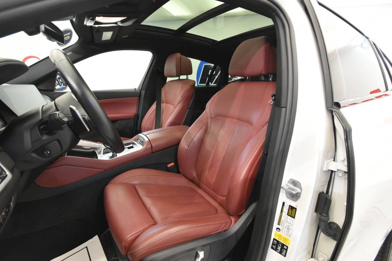 Used 2021 BMW X6 M50i w/ Premium Package image 11