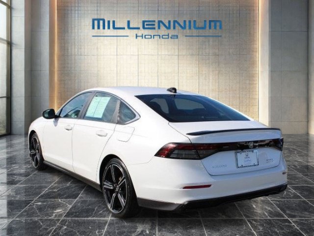 Used 2025 Honda Accord Sport image 3