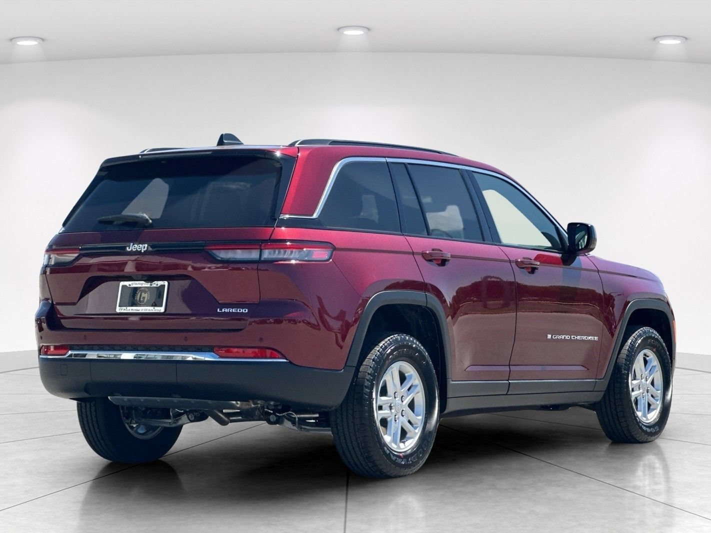 New 2025 Jeep Grand Cherokee Laredo w/ Luxury Tech Group I RWD image 6