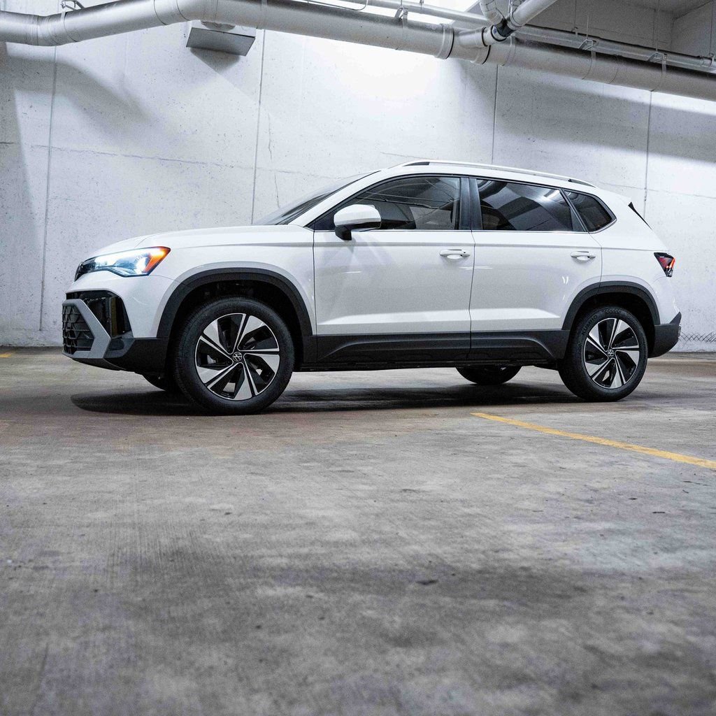 New 2025 Volkswagen Taos SE image 3