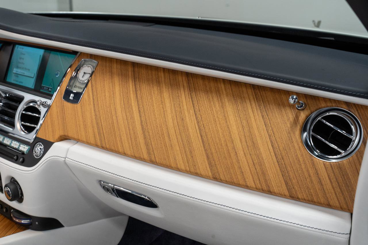 Used 2016 Rolls-Royce Dawn image 15
