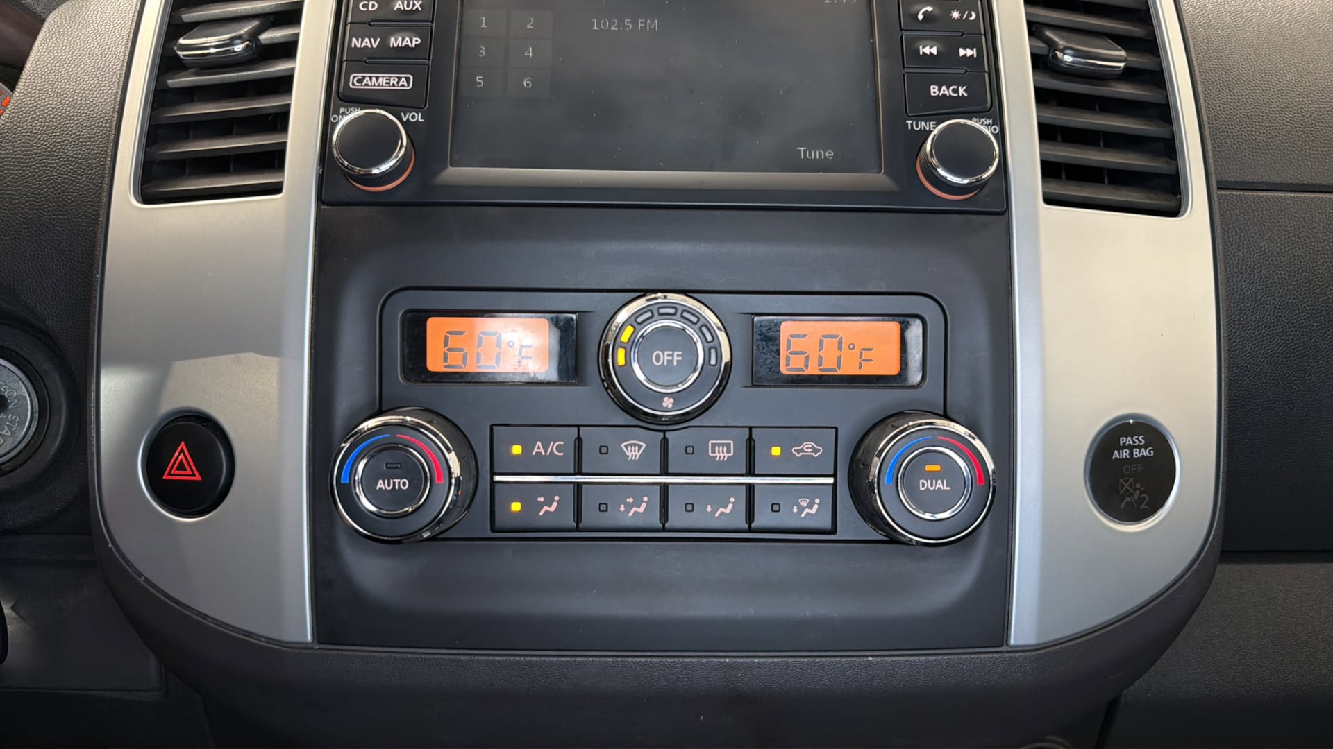 Used 2015 Nissan Frontier PRO-4X w/ Pro-4x Luxury Package AWD/4WD image 28