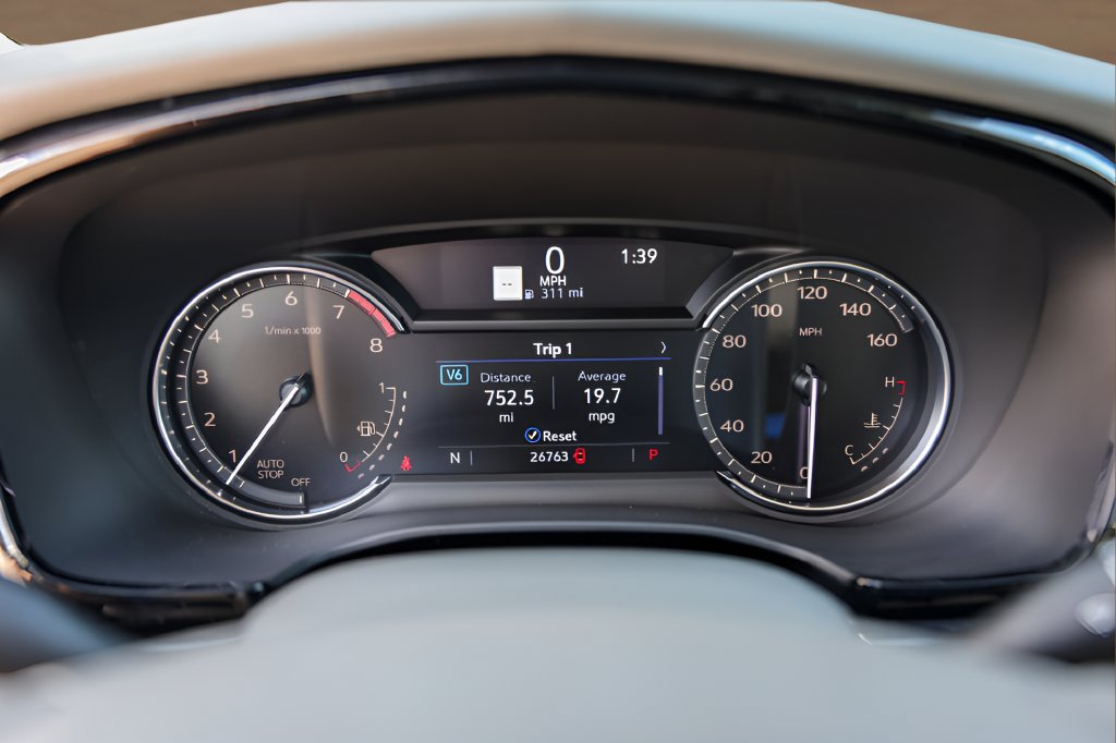 Certified 2025 Cadillac XT6 Premium Luxury FWD image 11