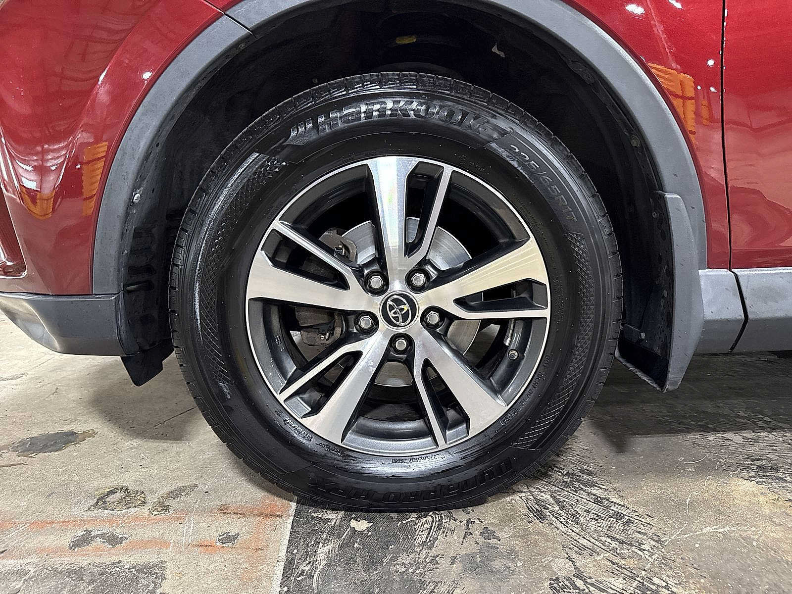 Used 2018 Toyota RAV4 XLE w/ Plus Extra Value Package AWD/4WD image 10
