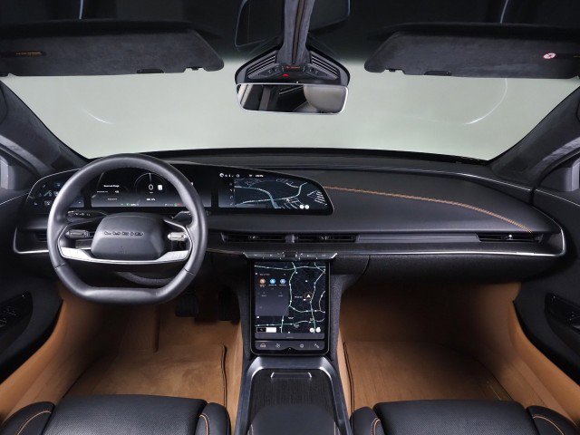 Used 2025 Lucid Air Touring image 3