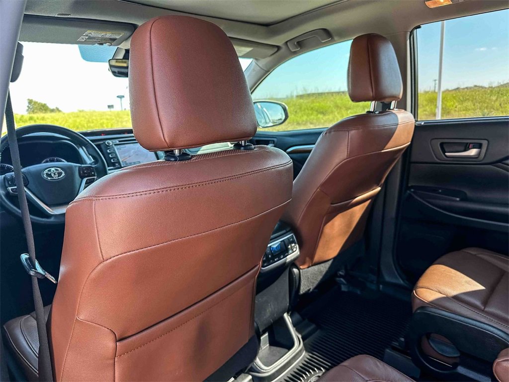 Used 2018 Toyota Highlander Limited Platinum image 17
