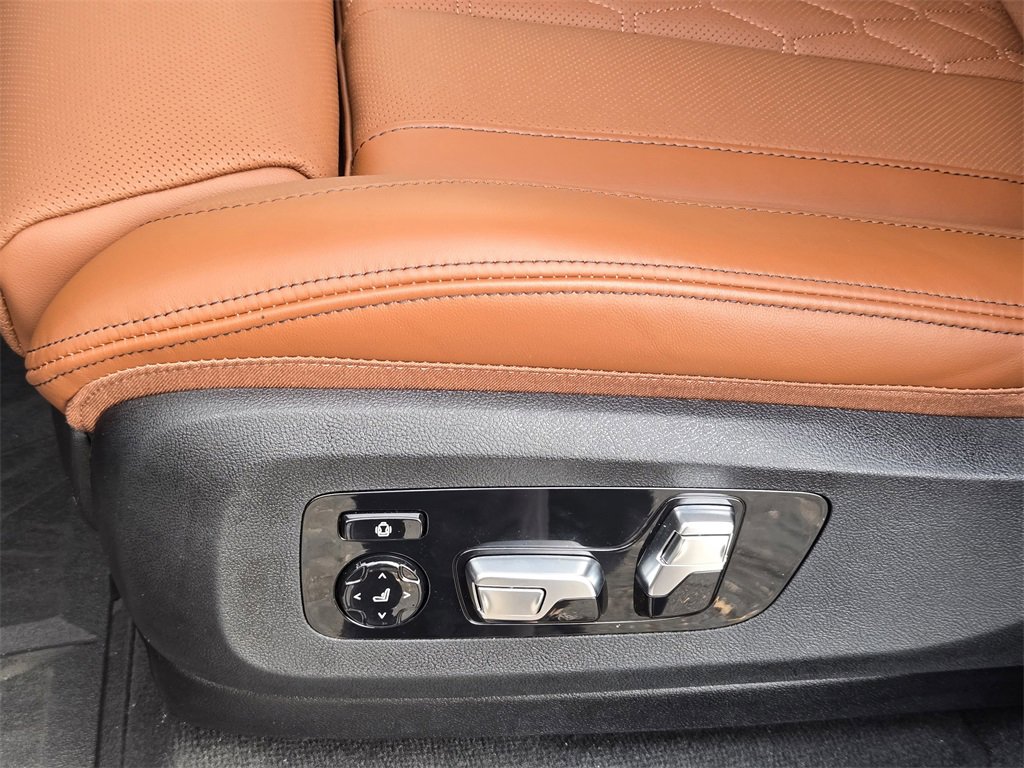 New 2026 BMW X7 M60i w/ Executive Package image 26