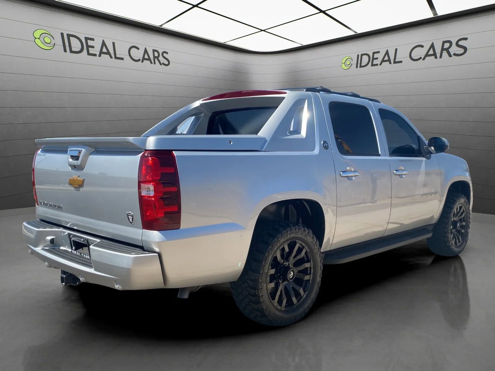Used 2013 Chevrolet Avalanche LS AWD/4WD image 5