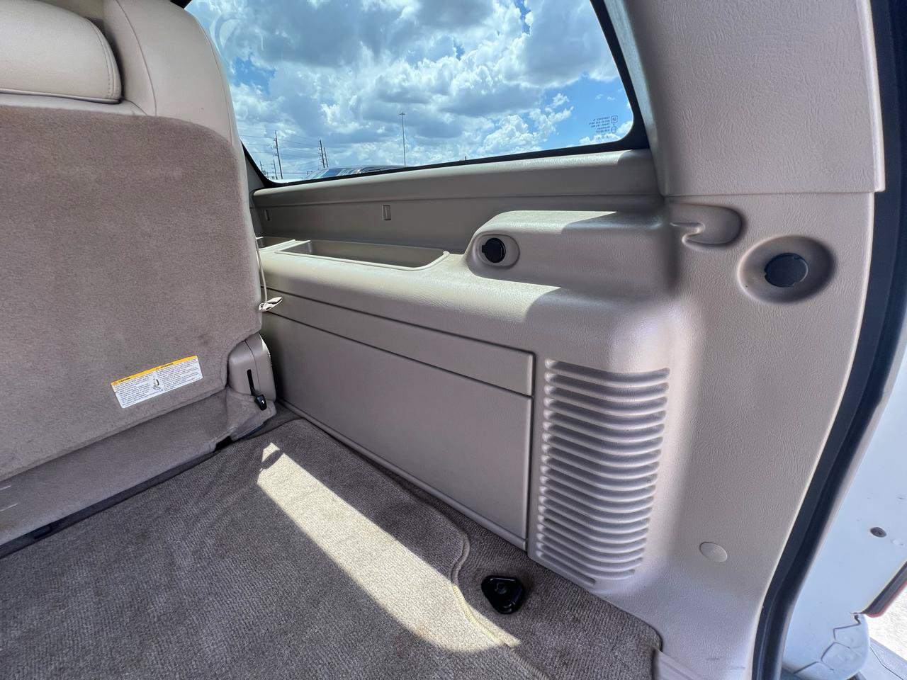 Used 2004 GMC Yukon XL SLT w/ Preferred Equipment Group RWD image 44