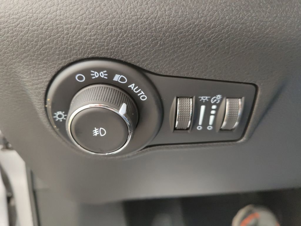 New 2025 Jeep Compass Limited w/ Sun & Sound Group image 30