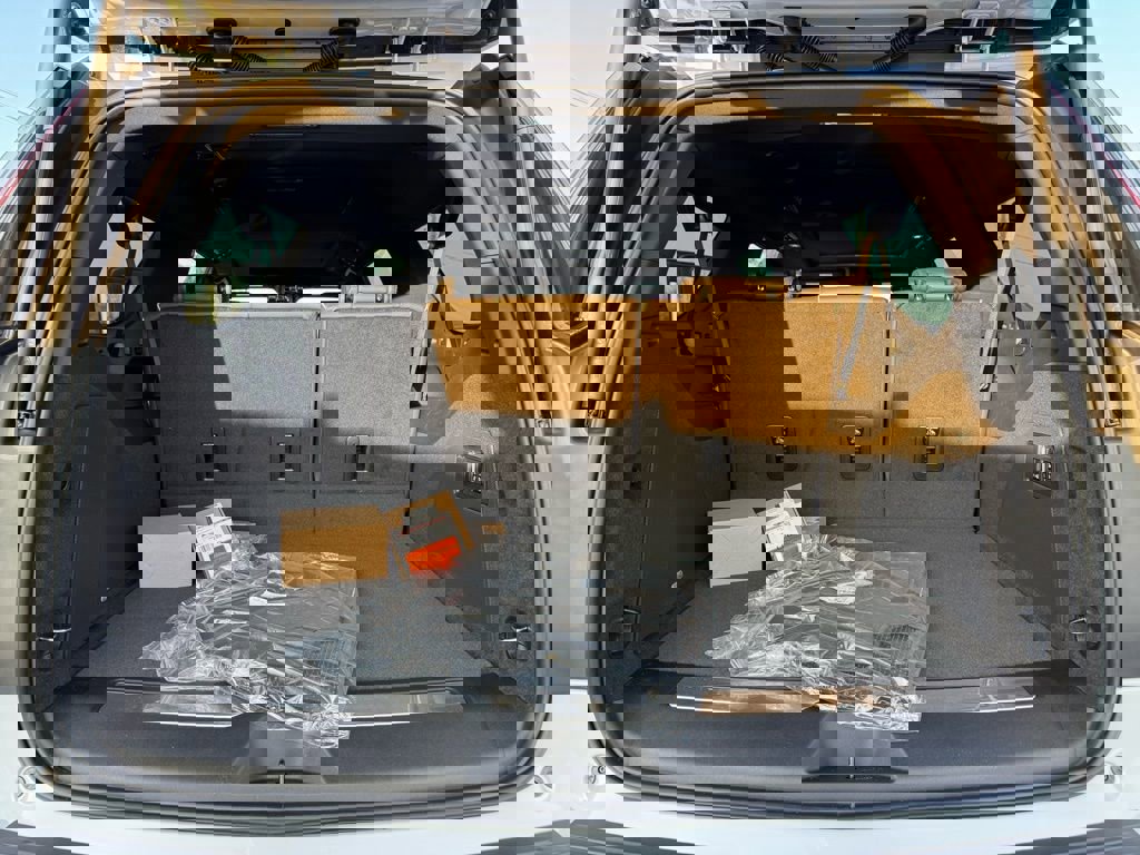 New 2026 Cadillac Escalade ESV Sport w/ LPO, ONYX Package image 37