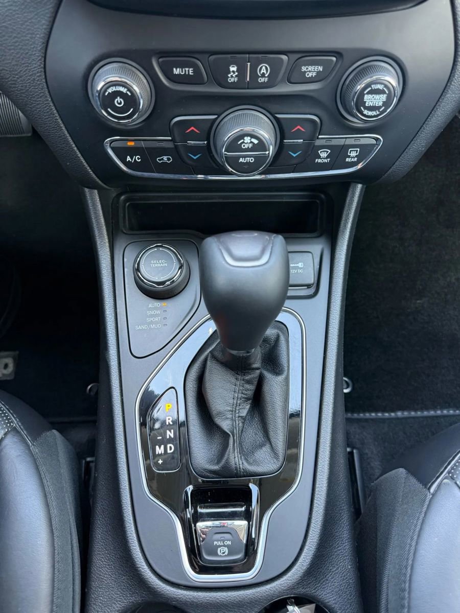 Used 2019 Jeep Cherokee Limited AWD/4WD image 26