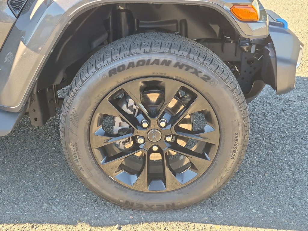 Used 2024 Jeep Wrangler Unlimited Sahara AWD/4WD image 27
