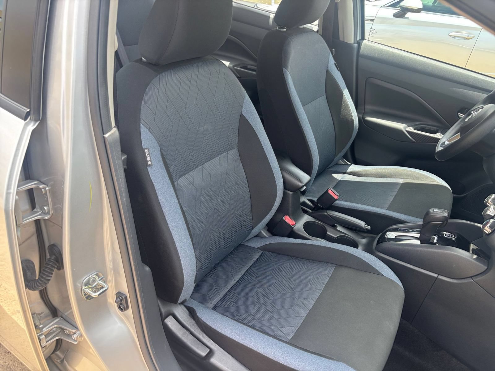 Used 2025 Nissan Versa SV FWD image 34