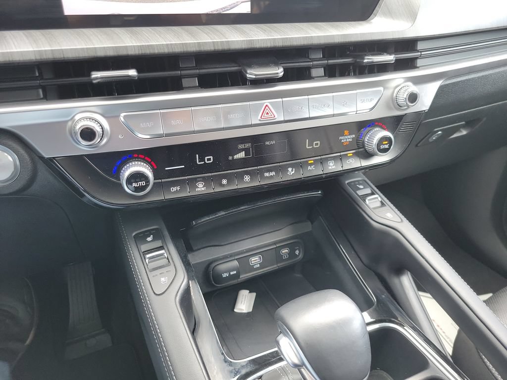 Certified 2024 Kia Telluride EX w/ EX Captain's Chair Package FWD image 30