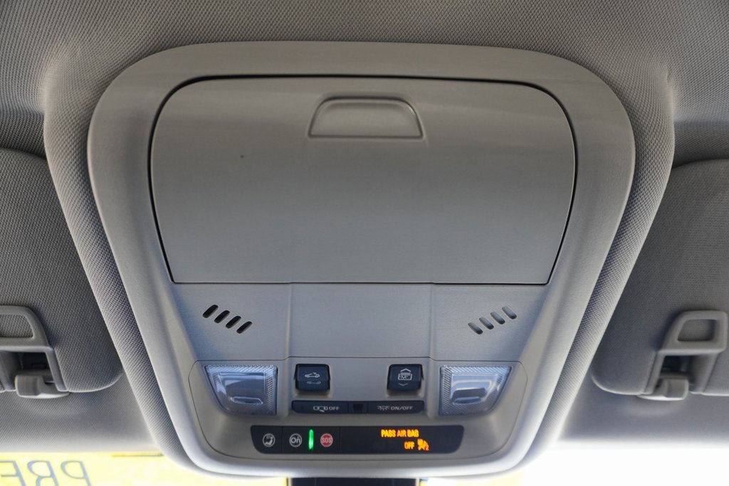 Used 2024 GMC Terrain SLE w/ Driver Convenience Package image 18