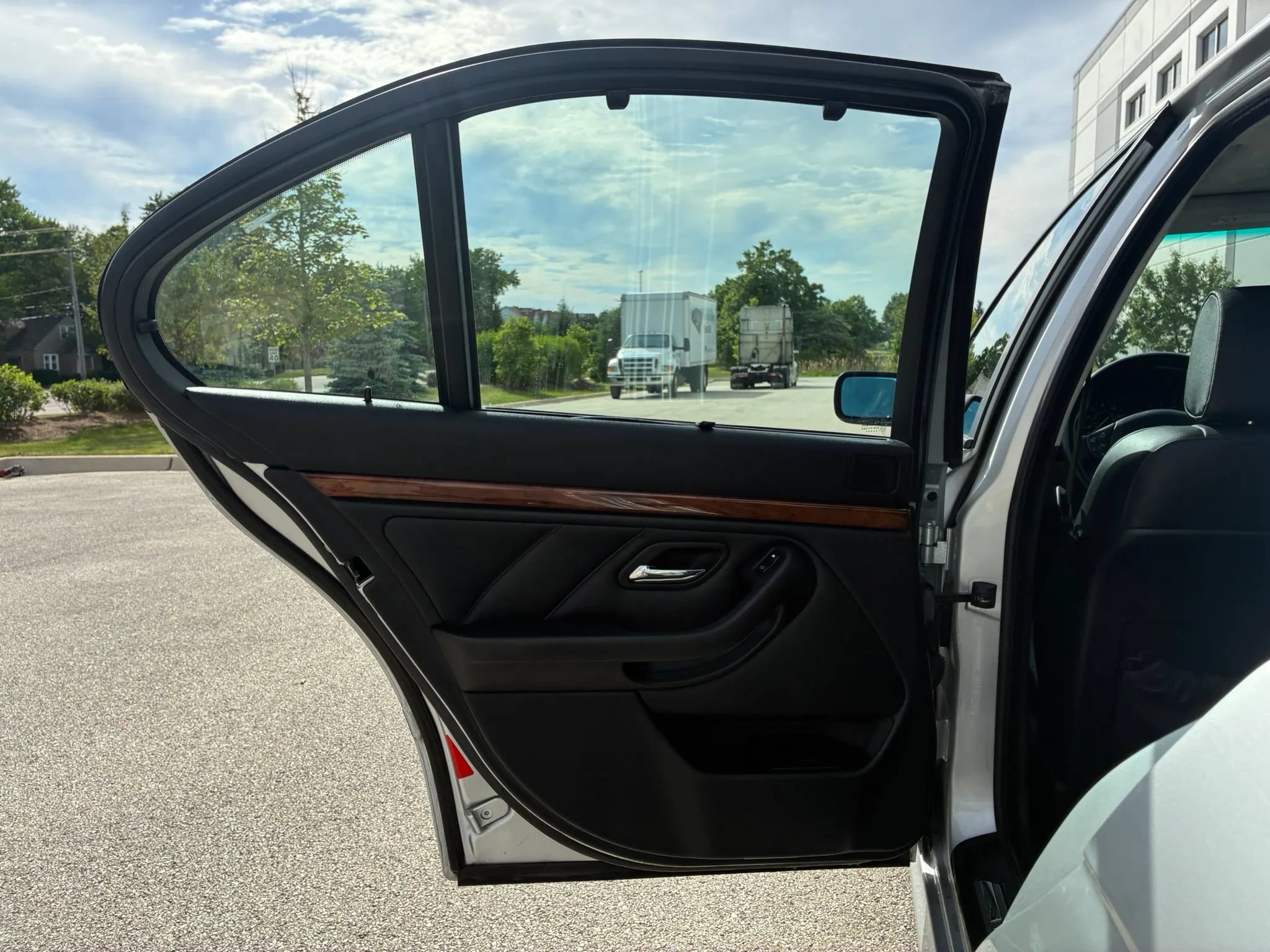 Used 2000 BMW 540i Sedan RWD image 14