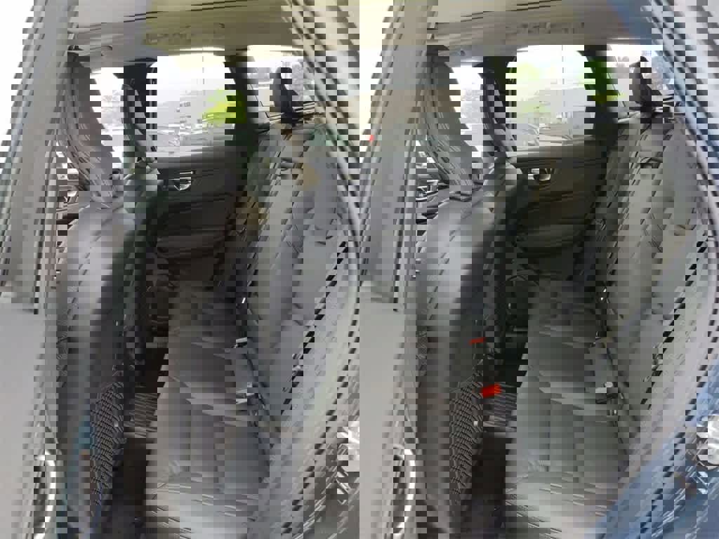 New 2025 Volvo XC60 T8 Plus w/ Protection Package Premier image 17