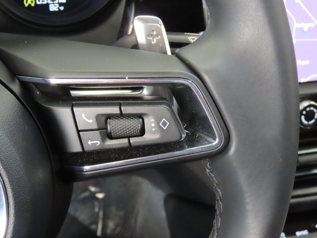 Certified 2026 Porsche Macan AWD/4WD image 22