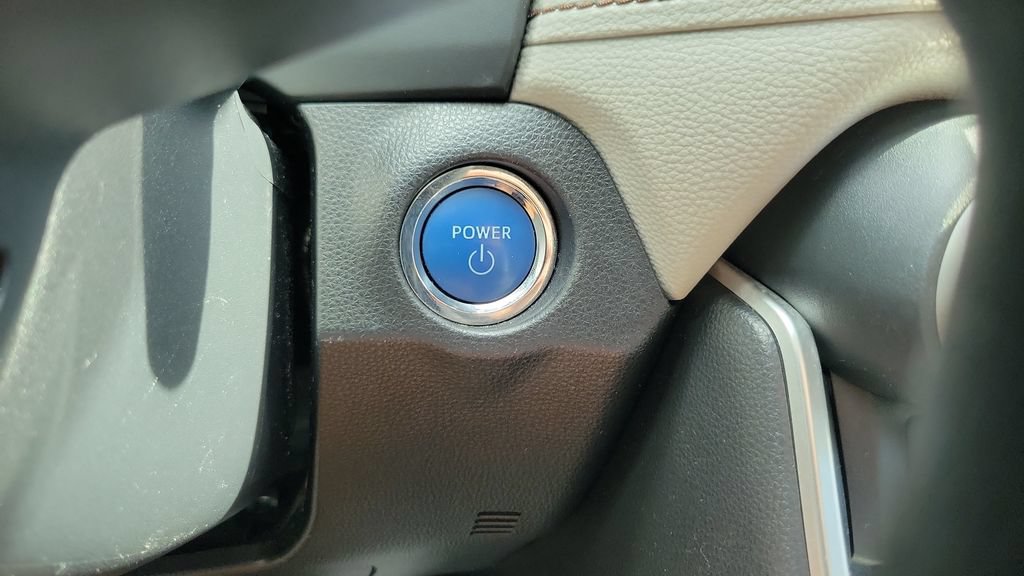 Used 2020 Toyota RAV4 XLE AWD/4WD image 25