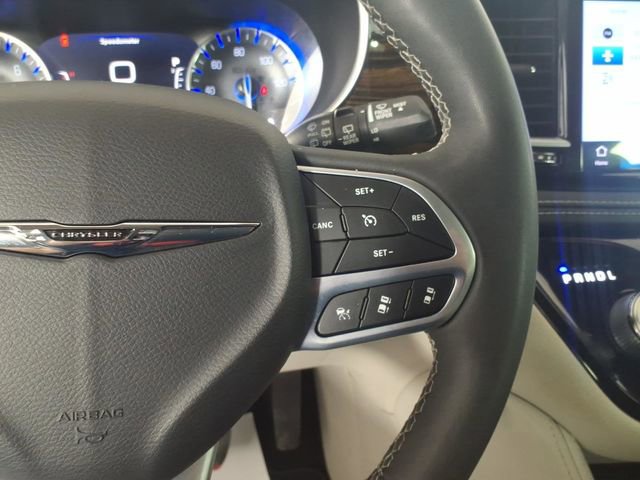 Used 2023 Chrysler Pacifica Limited image 17