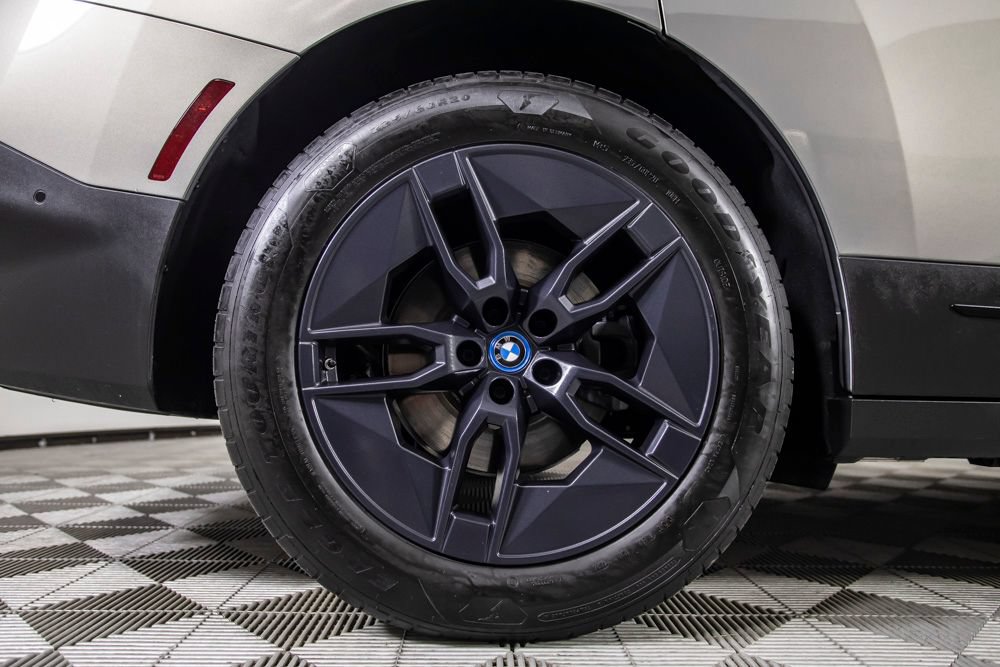 Used 2024 BMW iX xDrive50 AWD/4WD image 42