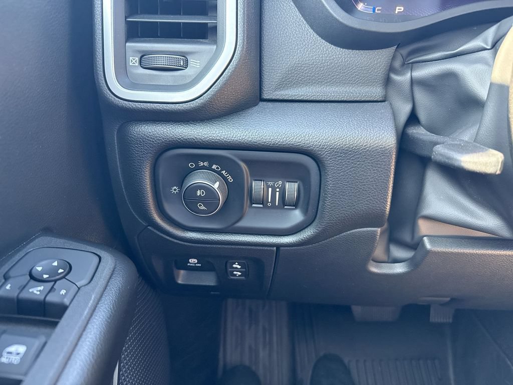 Used 2025 RAM 1500 Big Horn AWD/4WD image 18