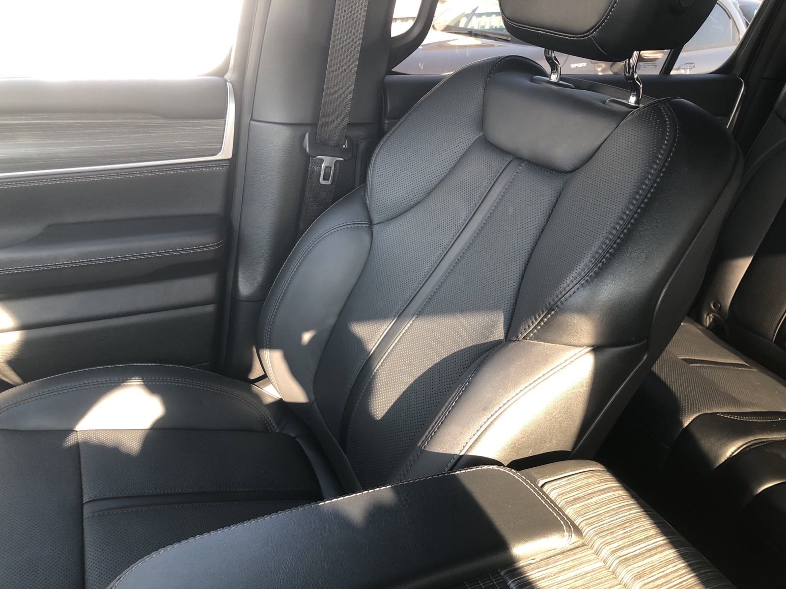 Used 2024 Jeep Wagoneer L Series II w/ Flexible Seating Group image 31