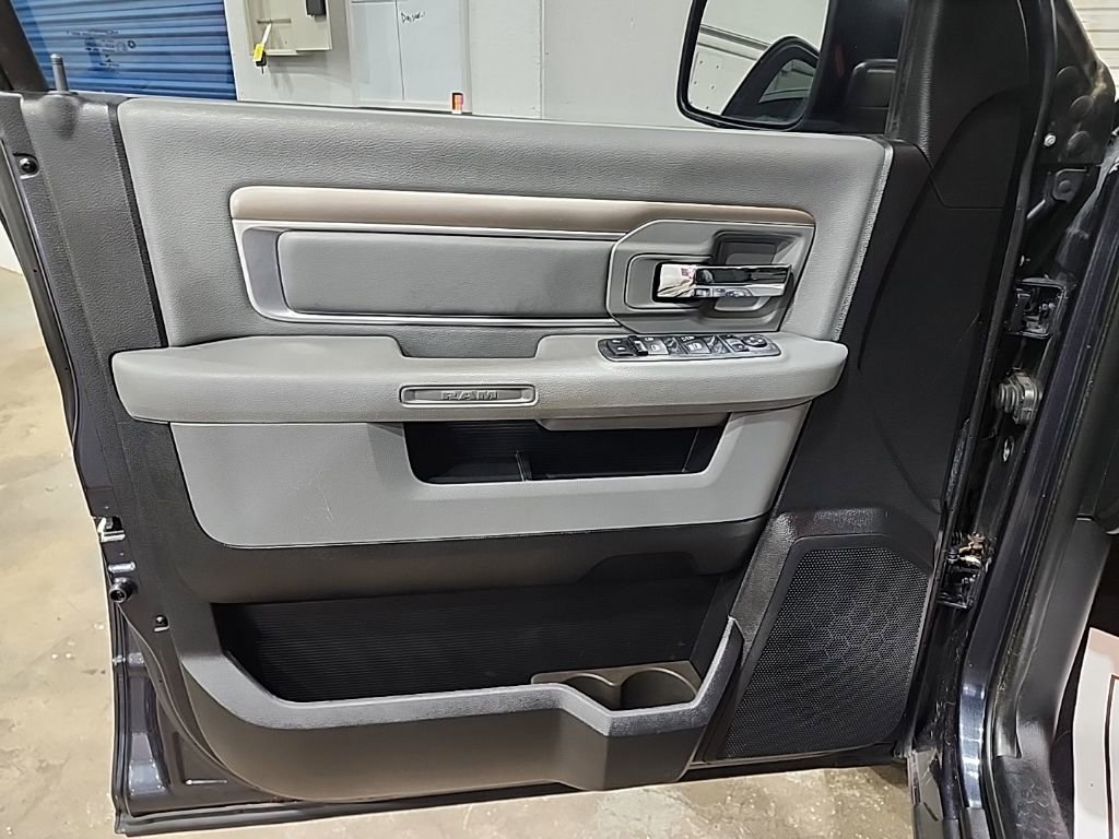 Used 2014 RAM 1500 Classic SLT AWD/4WD image 7