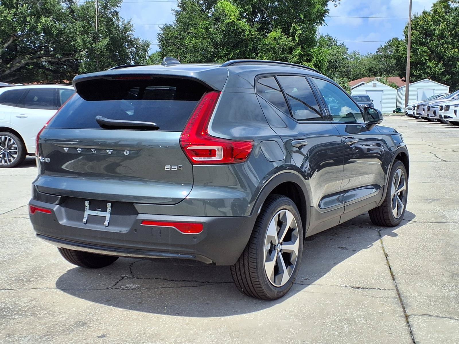 New 2026 Volvo XC40 B5 Plus w/ Climate Package AWD/4WD image 7