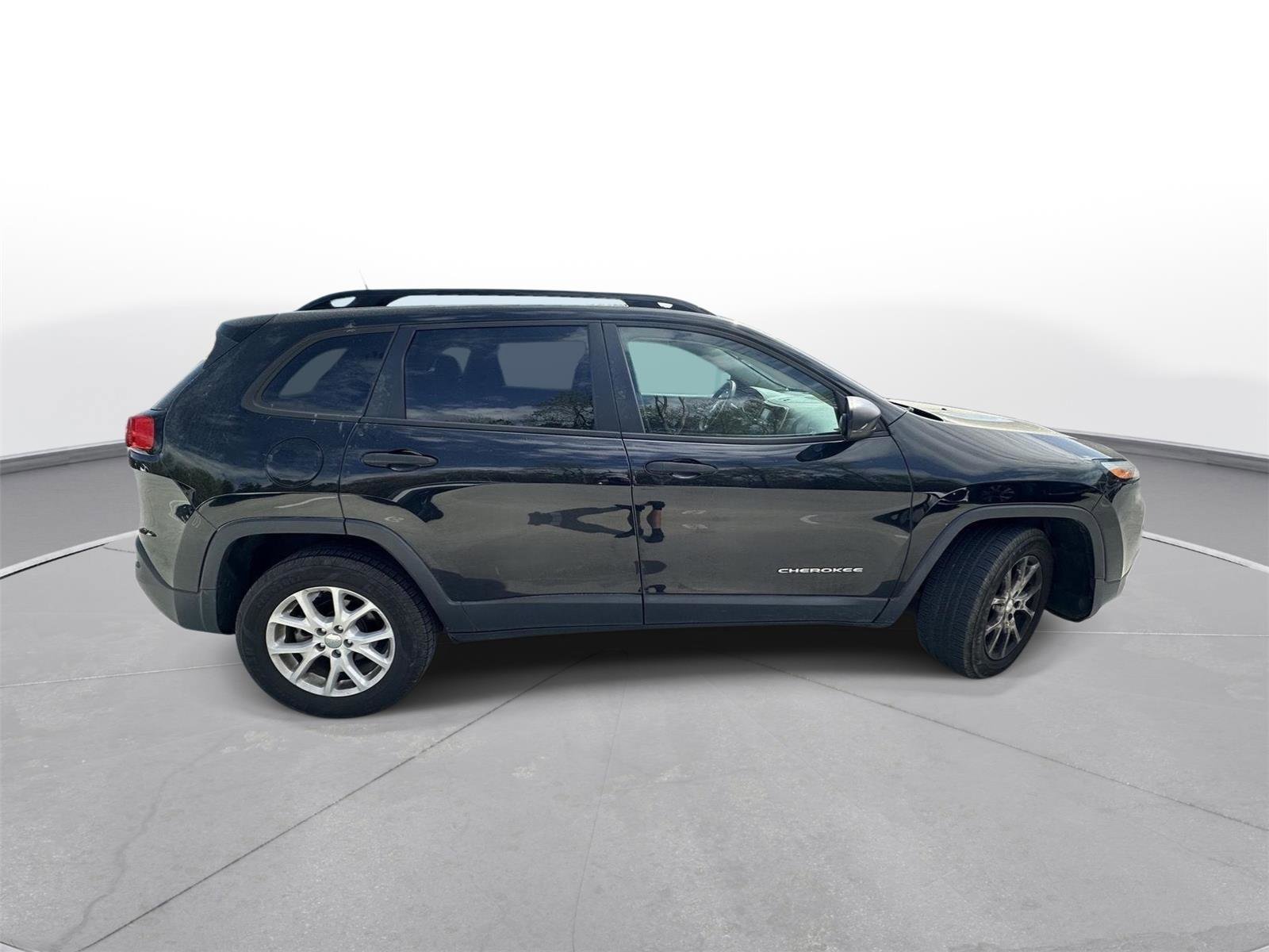 Used 2017 Jeep Cherokee Sport image 5