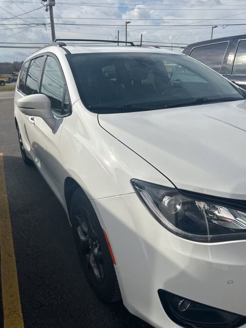 Used 2018 Chrysler Pacifica Limited image 12