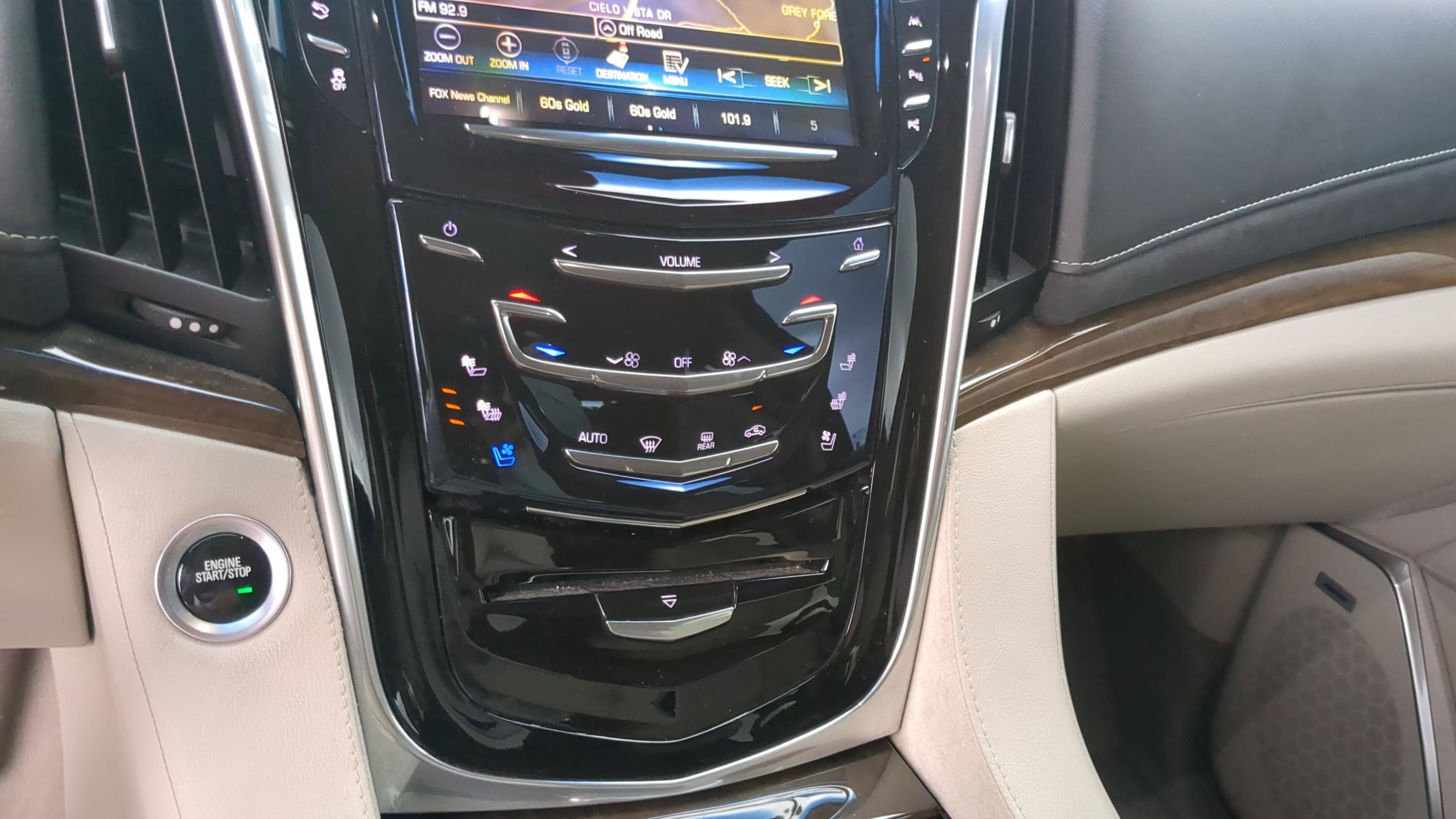 Used 2019 Cadillac Escalade Premium Luxury AWD/4WD image 18
