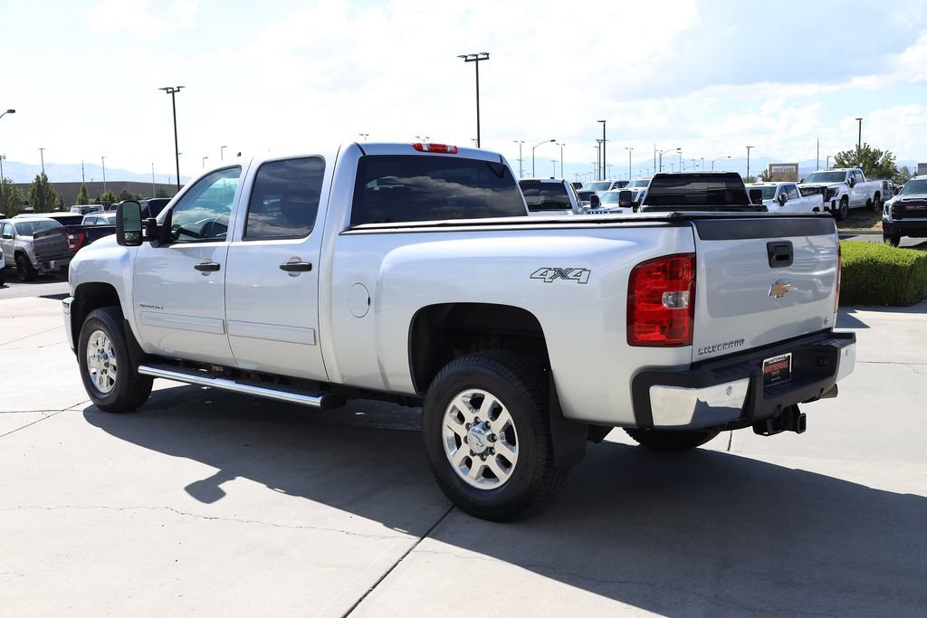 Used 2011 Chevrolet Silverado 3500 LT w/ Interior Plus Package AWD/4WD image 4