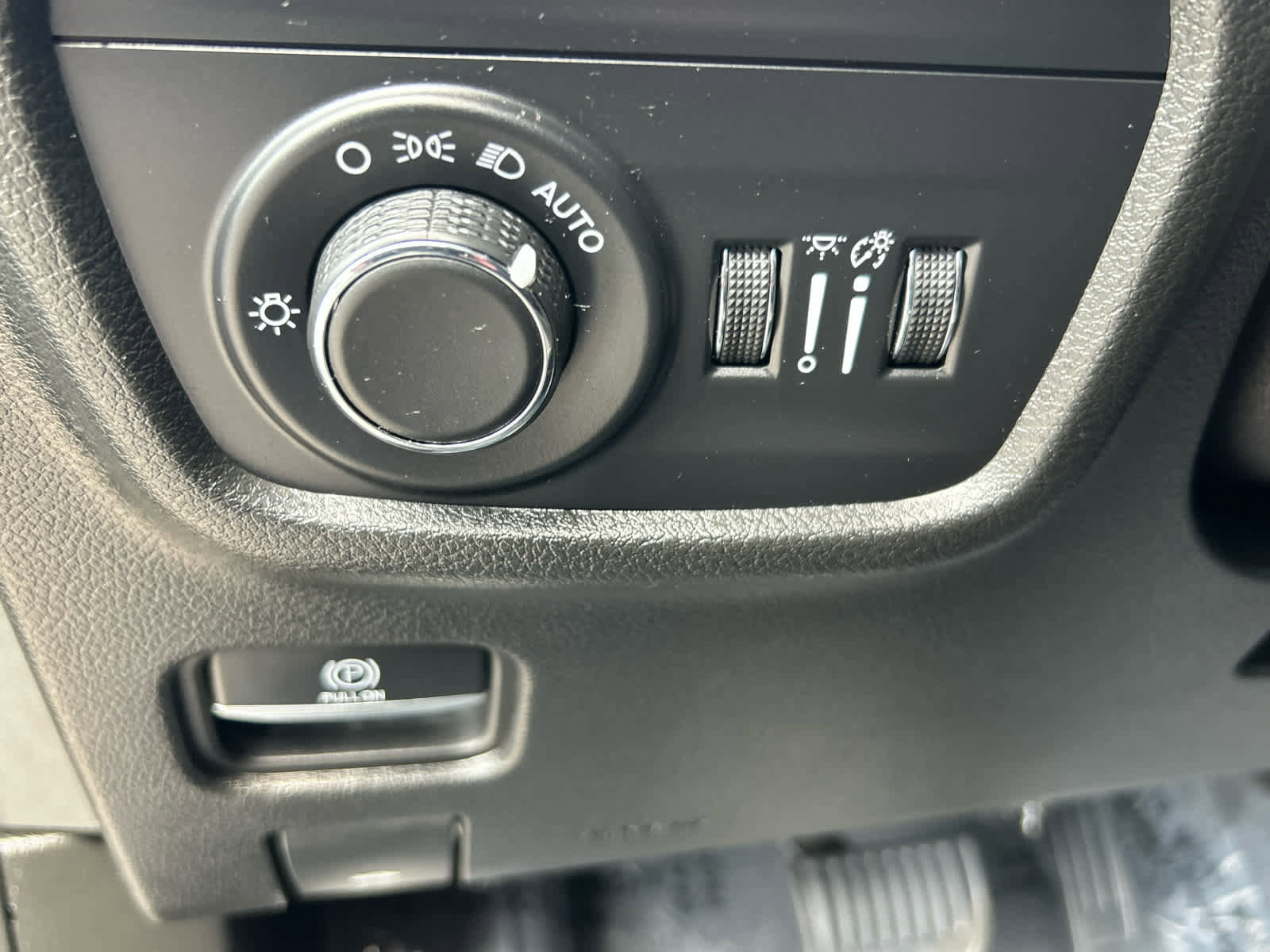 Used 2023 Jeep Grand Cherokee Altitude image 13