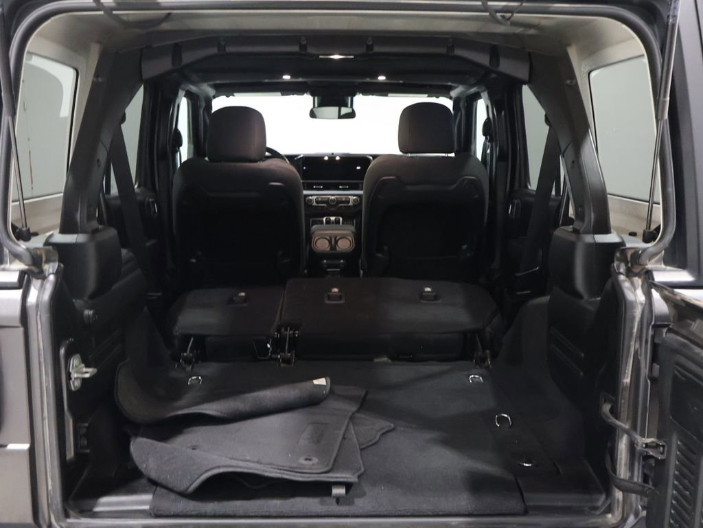 Used 2025 Jeep Wrangler Unlimited Rubicon image 4