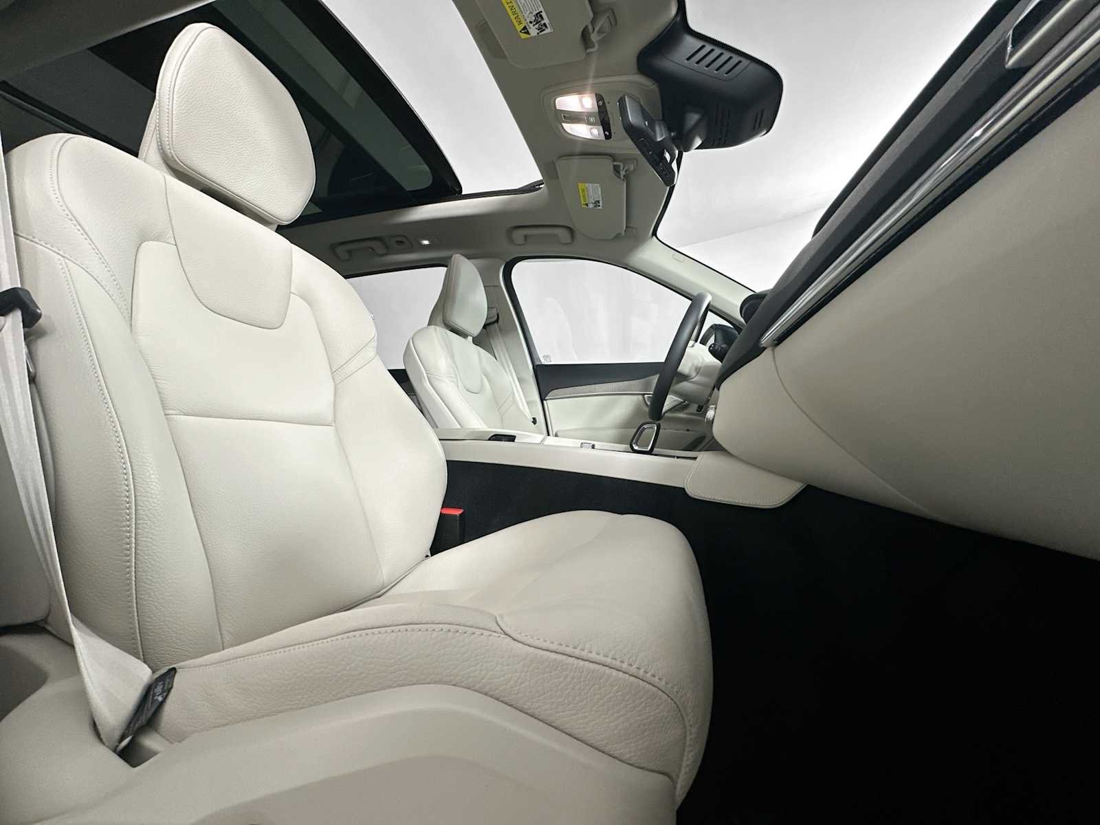 Used 2025 Volvo XC90 B5 Plus image 28