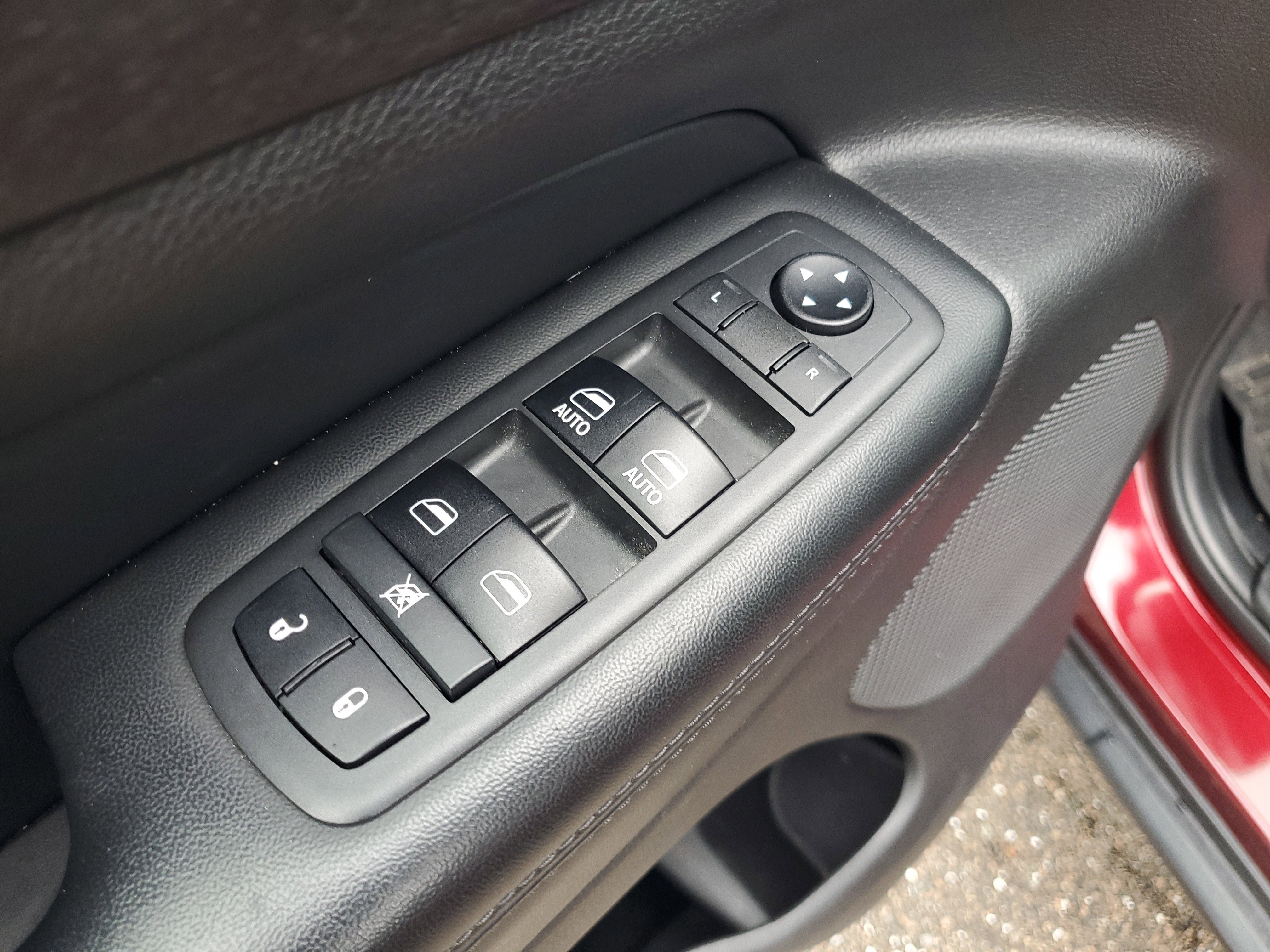 Used 2018 Jeep Grand Cherokee Laredo image 26