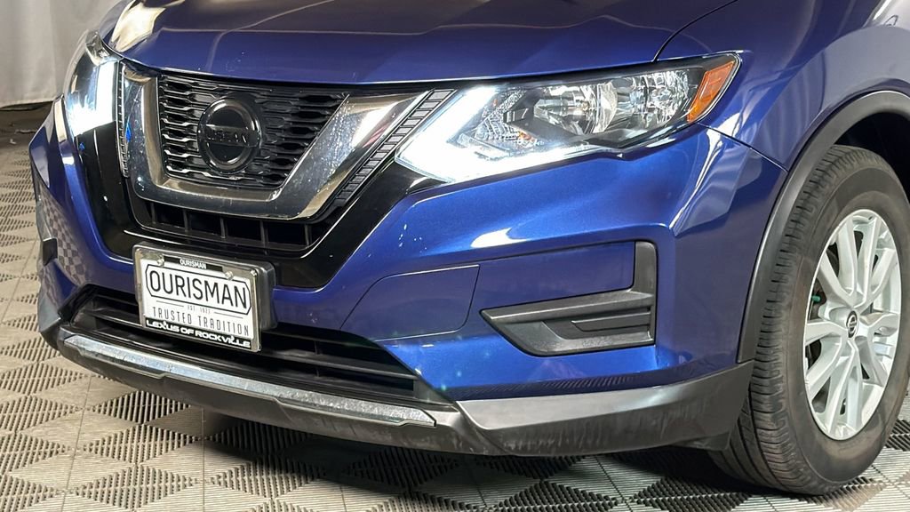 Used 2020 Nissan Rogue SV image 3