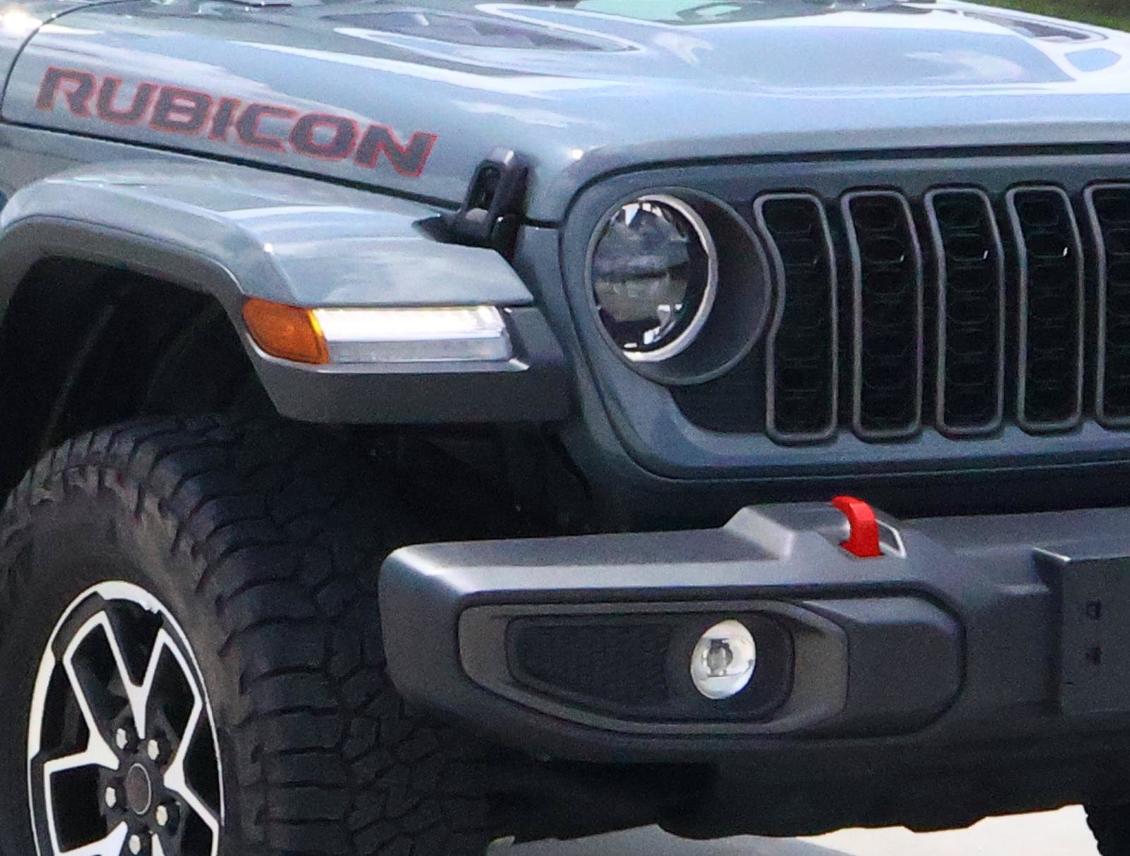 Used 2025 Jeep Gladiator Rubicon w/ Convenience Group AWD/4WD image 7