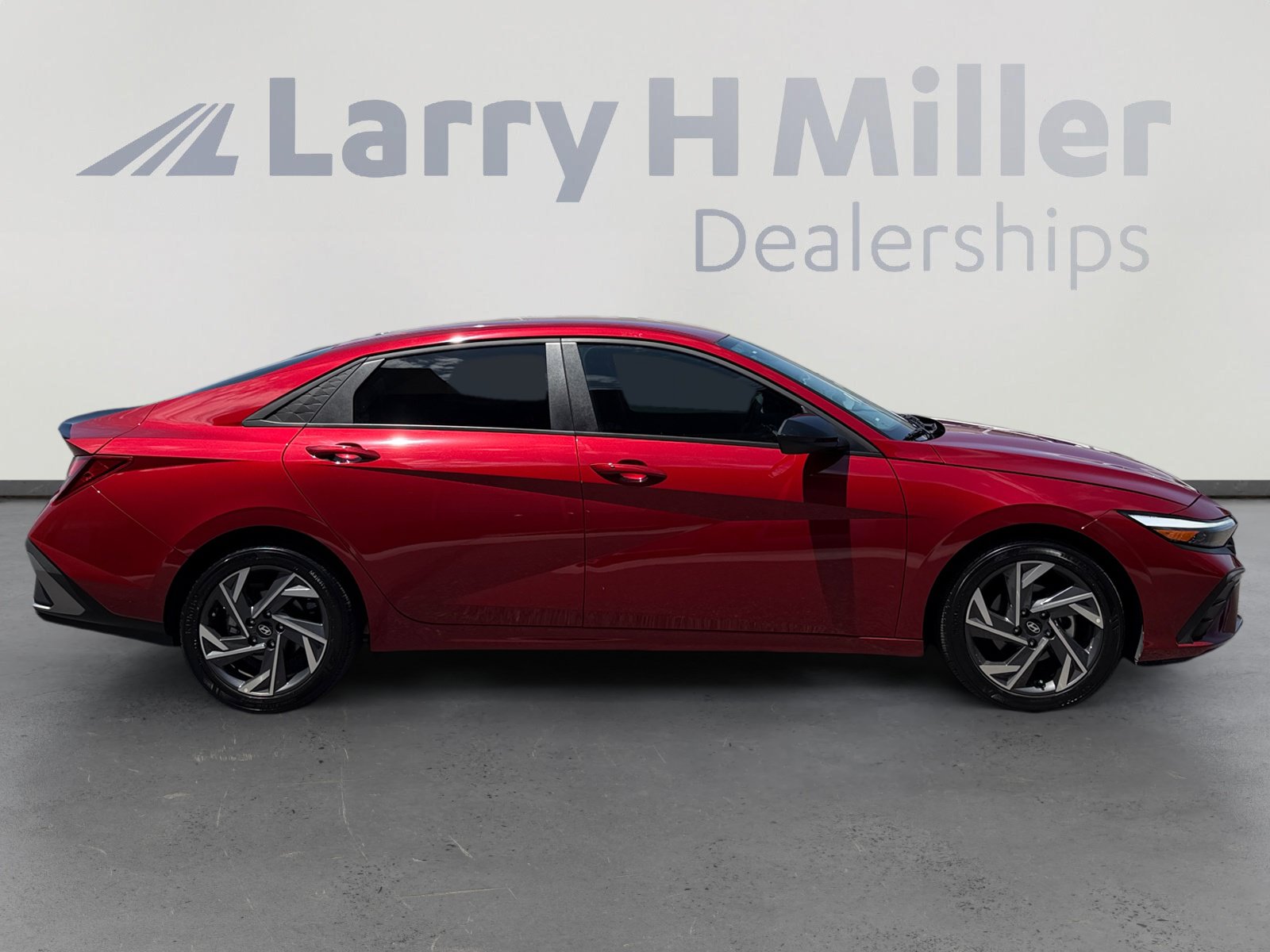 Used 2025 Hyundai Elantra Sport FWD image 6