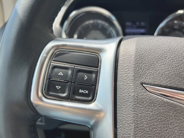 Used 2011 Chrysler Town & Country Touring-L w/ Entertainment Group #2 FWD image 25